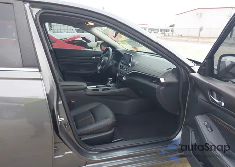 2021 Nissan Altima Sr Intelligent Awd z USA, uszkodzony, nr VIN 1N4BL4CW8MN415203